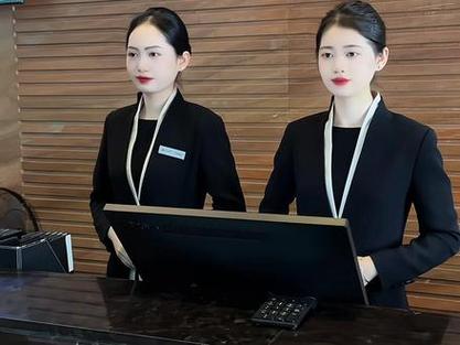 工作随拍 礼宾部的服务礼仪与职业装细节